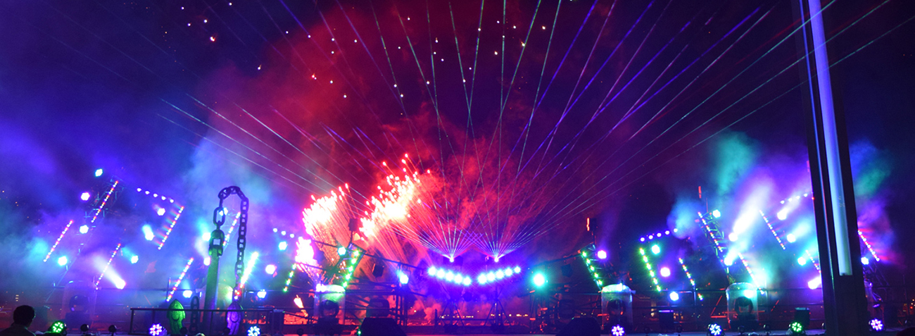 17年 横浜開港祭の花火 ビームスペクタクル は6月3日に臨港パークで19時分より開始 はまこれ横浜