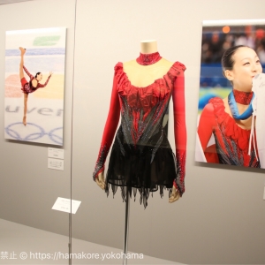 横浜高島屋で「浅田真央展」が開催中！歴代の衣装やスケート靴など約100点を展示