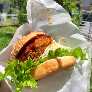 松原商店街「ビゼン メルカート」の土日限定バーガーは“出来たて”人気グルメ！