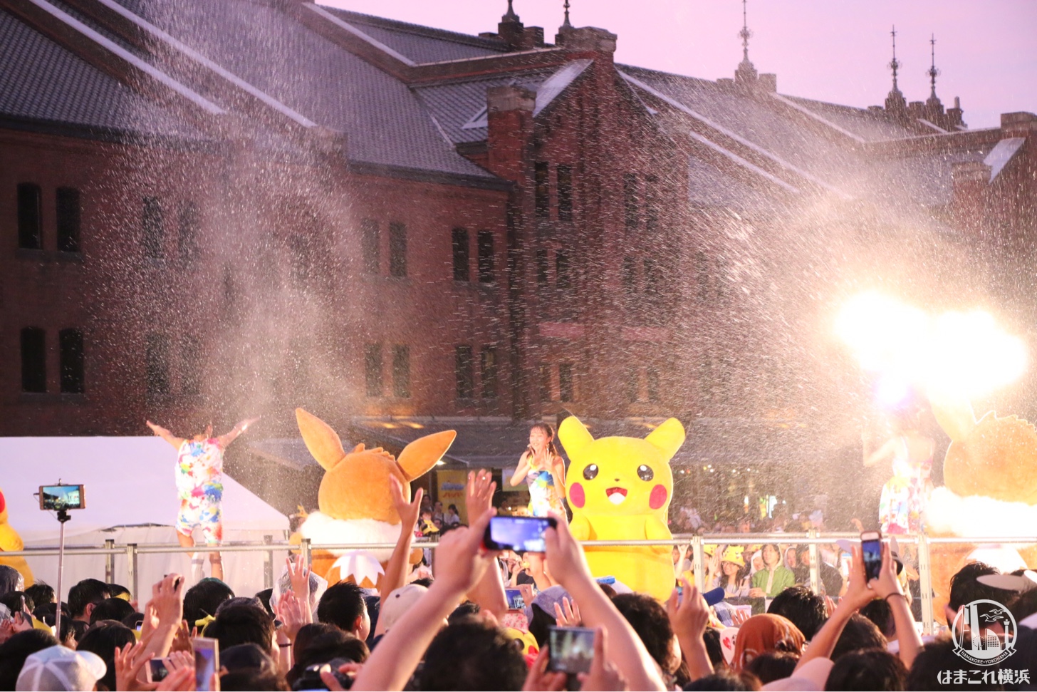 ピカチュウ&イーブイ ～おうちへ帰ろう!夕暮れバージョン～ 2018年 ピカチュウ夜の「ずぶぬれスプラッシュショー」は大放水