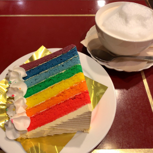 横浜駅「サモアール」のレインボーケーキは数量限定の希少スイーツ！老舗紅茶喫茶