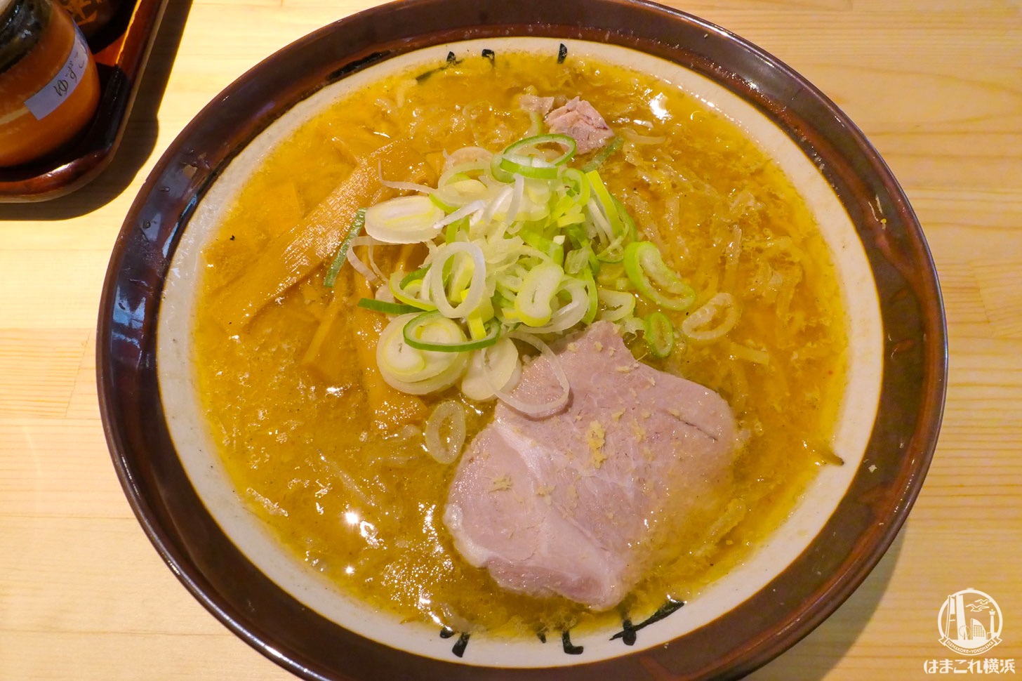 すみれ 横浜店 野毛 で最高においしい味噌ラーメンと週末の行列待ち時間 はまこれ横浜