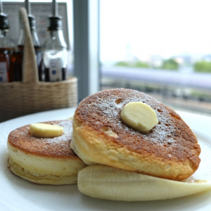 ニューオータニイン横浜で特製パンケーキ！眺望と時間も魅力の大人向けカフェ