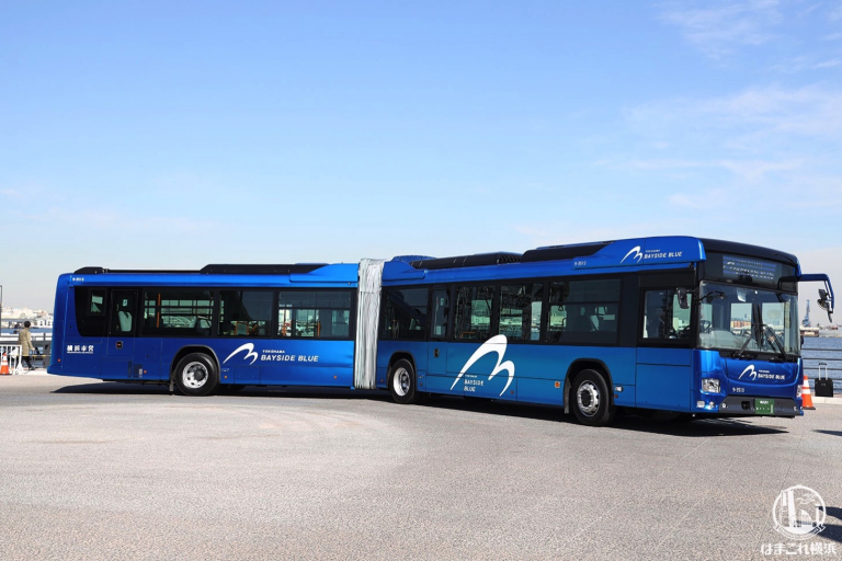 国産初の連節バス「ベイサイドブルー」お披露目！横浜駅と山下ふ頭繋ぐ