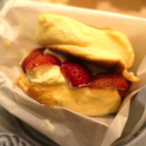 横浜ドラセブンで “パンケーキバーガー”初体験！スフレパンケーキと食べ比べ ニュウマン横浜