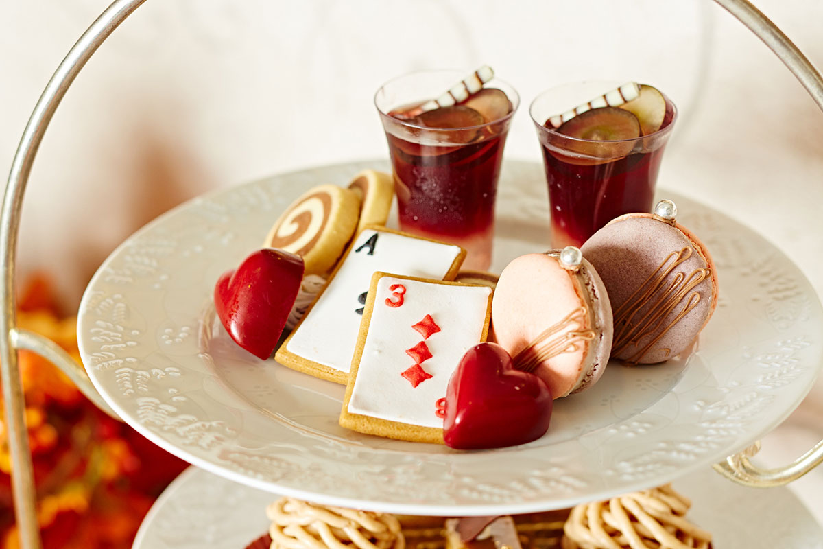 横浜で“不思議の国のアリス”をイメージした「アフタヌーンティー