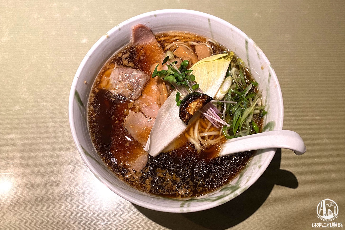 横浜 弘明寺 ロ麺ズ の醤油ラーメン好きすぎる スープもトッピングも凝ってて美味 はまこれ横浜