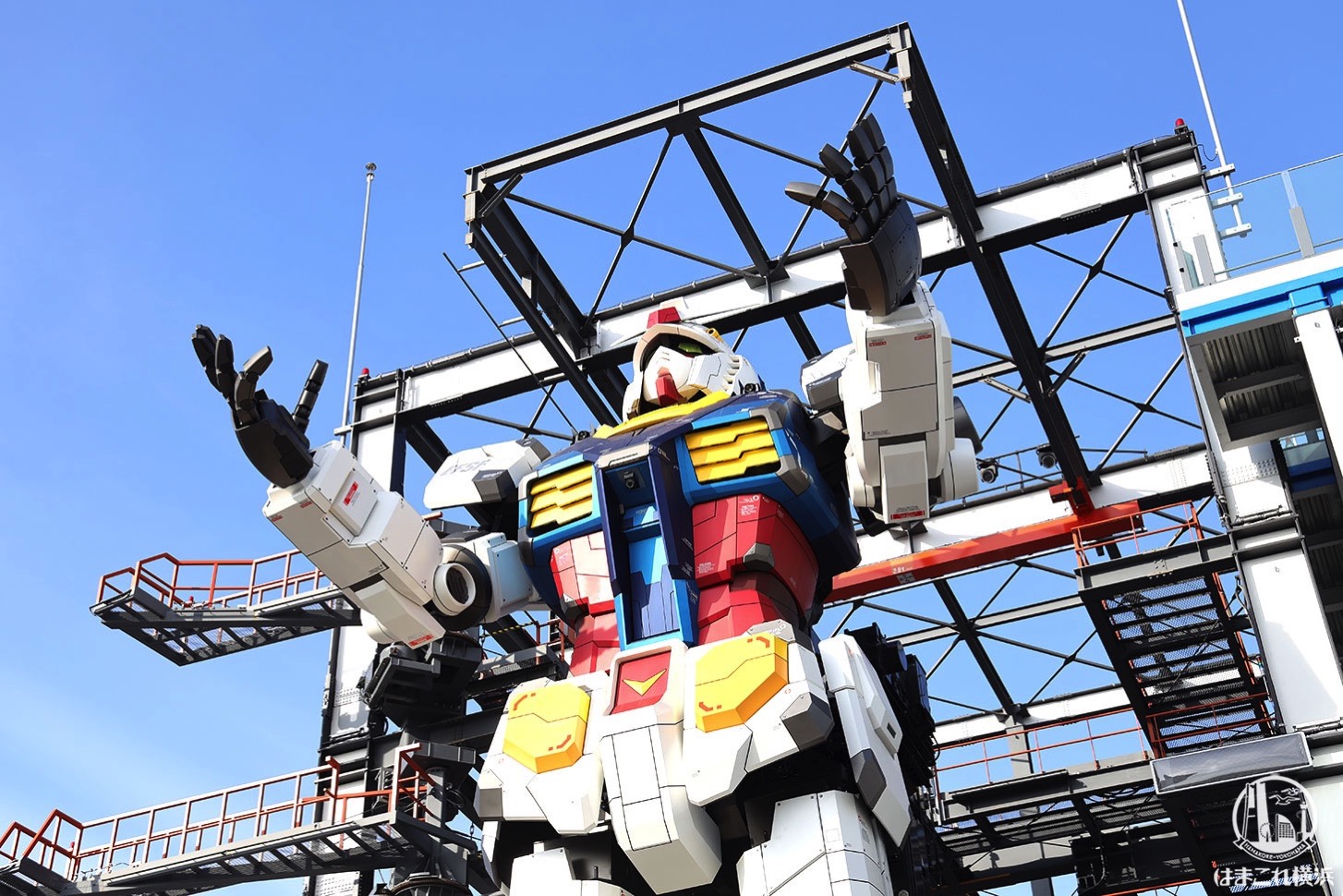 横浜の動くガンダムお披露目！ドックタワーからの眺めやカフェ