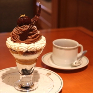 横浜・ホテルニューグランド「ザ・カフェ」のモンブランパフェは旬の味覚尽くしで大満足！