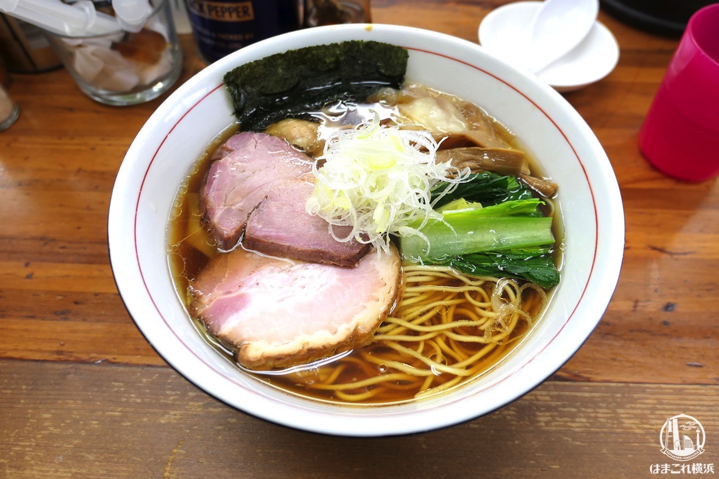 東神奈川 らぁめん夢 でわんたんラーメン 注射器で煮干し油投入 一気に味変 はまこれ横浜