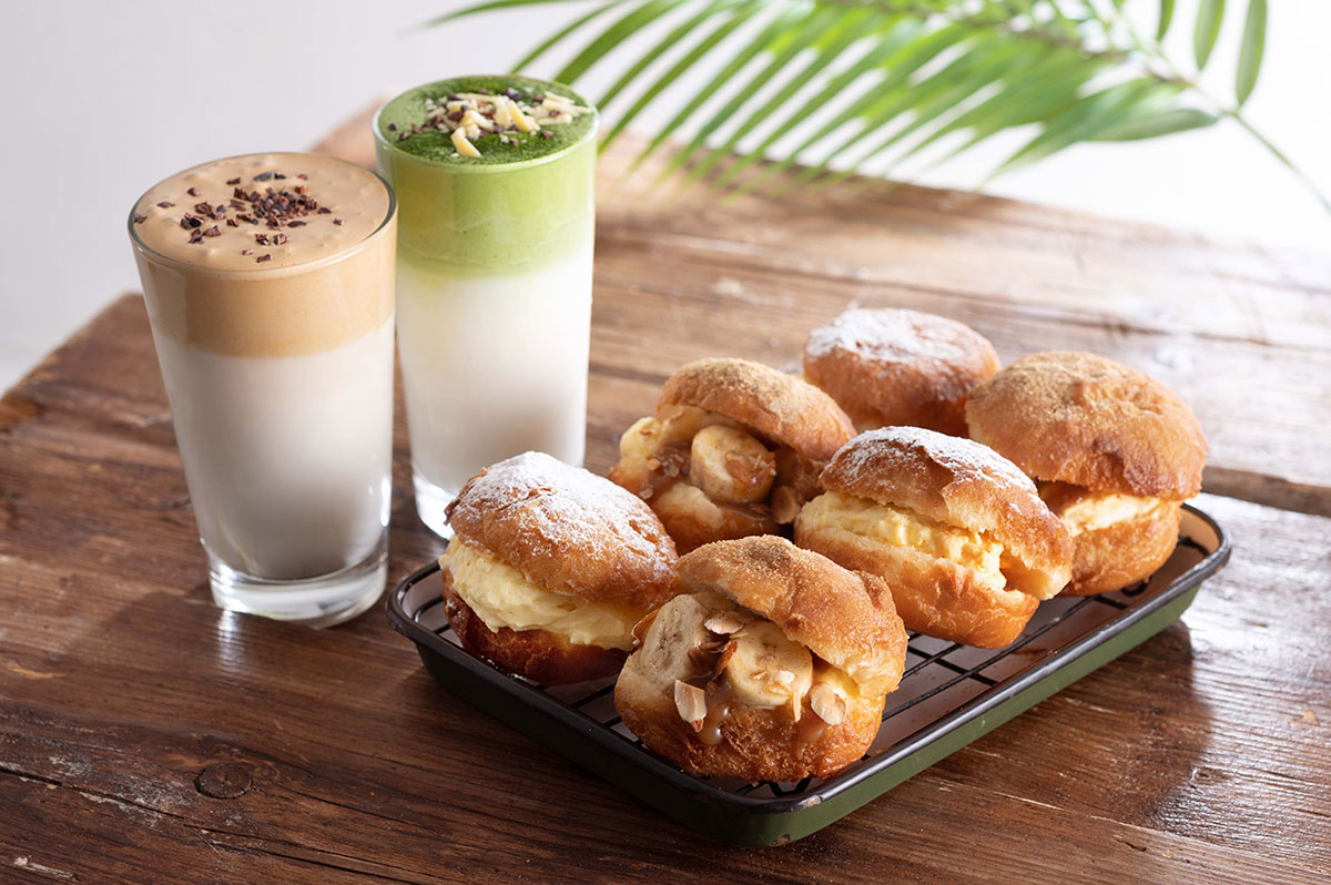 コーヒーショップ ローステッドコーヒー ルミネ横浜に ダルゴナラテとクリーム挟む揚げパン はまこれ横浜