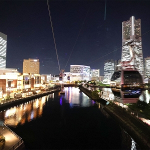 横浜ロープウェイ“エアキャビン”夜は別世界！みなとみらいの新たな夜景スポット