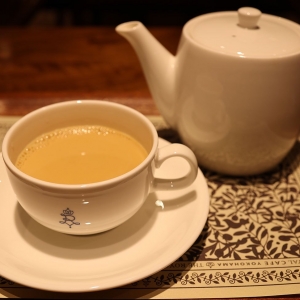 ザ・ロイヤルカフェ横浜に“燻製紅茶”のロイヤルミルクティー発見！横浜駅の愛用カフェ