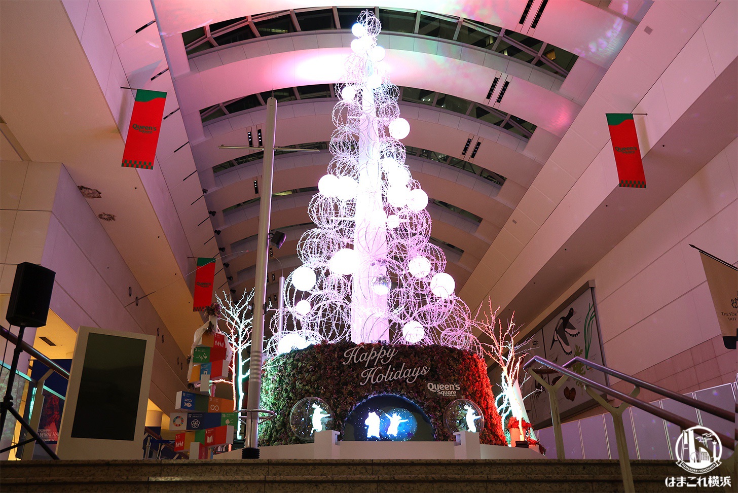 2021年クイーンズスクエア横浜のクリスマスツリー点灯！ショータイムには3D映像やライトアップ演出