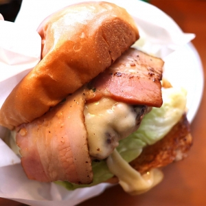バーガージョーズ横浜元町で“とろとろチーズ”たまらんハンバーガー！ランチに最高