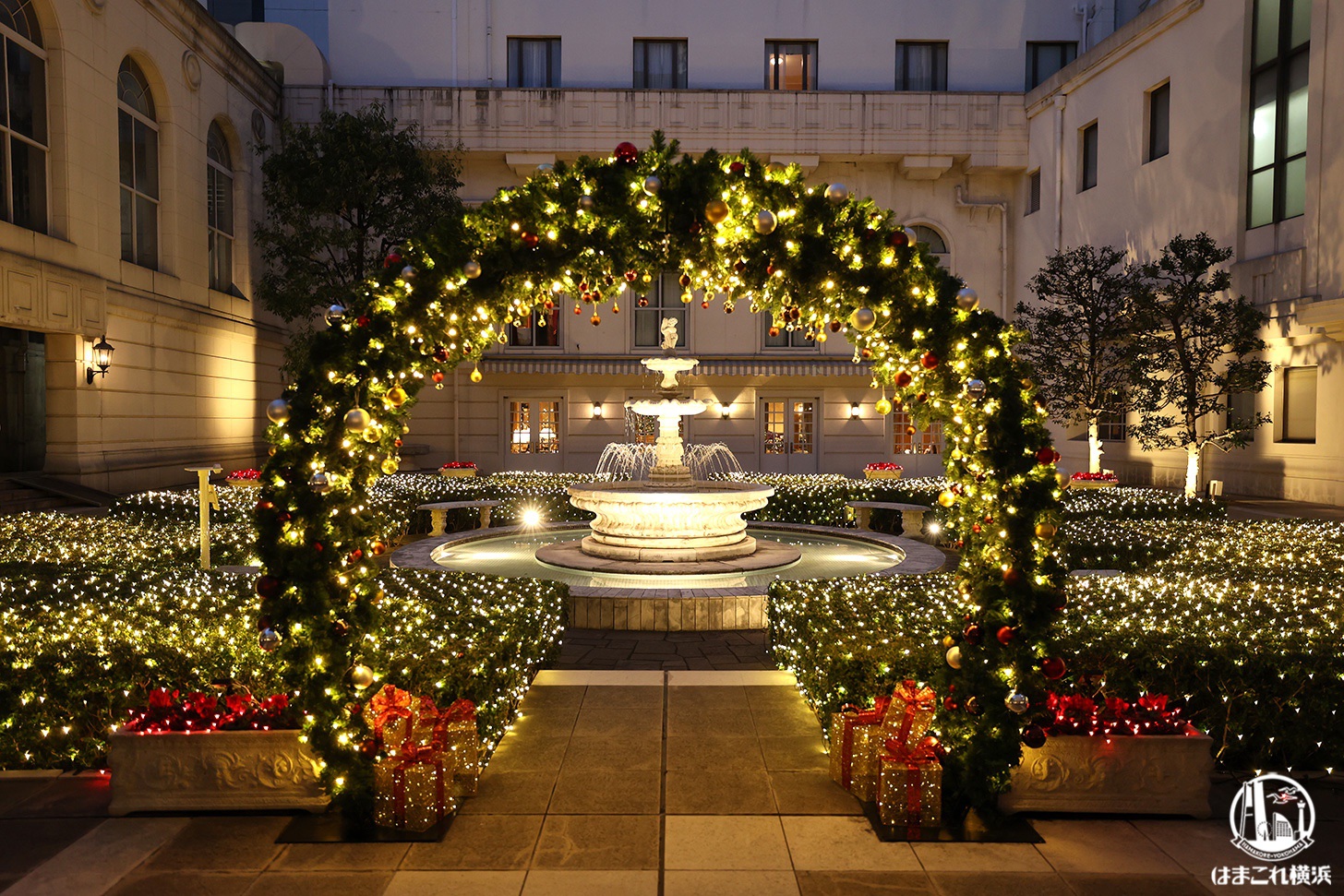 ホテルニューグランド2021年クリスマスツリー点灯！中庭ライトアップも見惚れる輝き