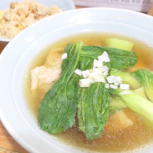 横浜のワンタンスープ専門店「くぬぎ屋」麺はないのに大満足！2種のワンタンに舌鼓