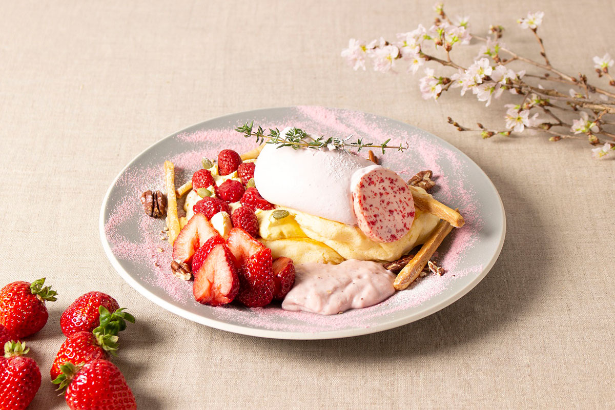 ”Strawberry-Pink” あまおうミルクのドレッシーパンケーキ