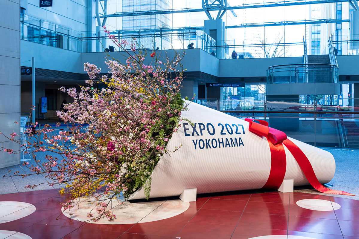 クイーンズスクエア横浜「FLOWER YELL 2027」開催！巨大花束オブジェ展示やお花の無料配布