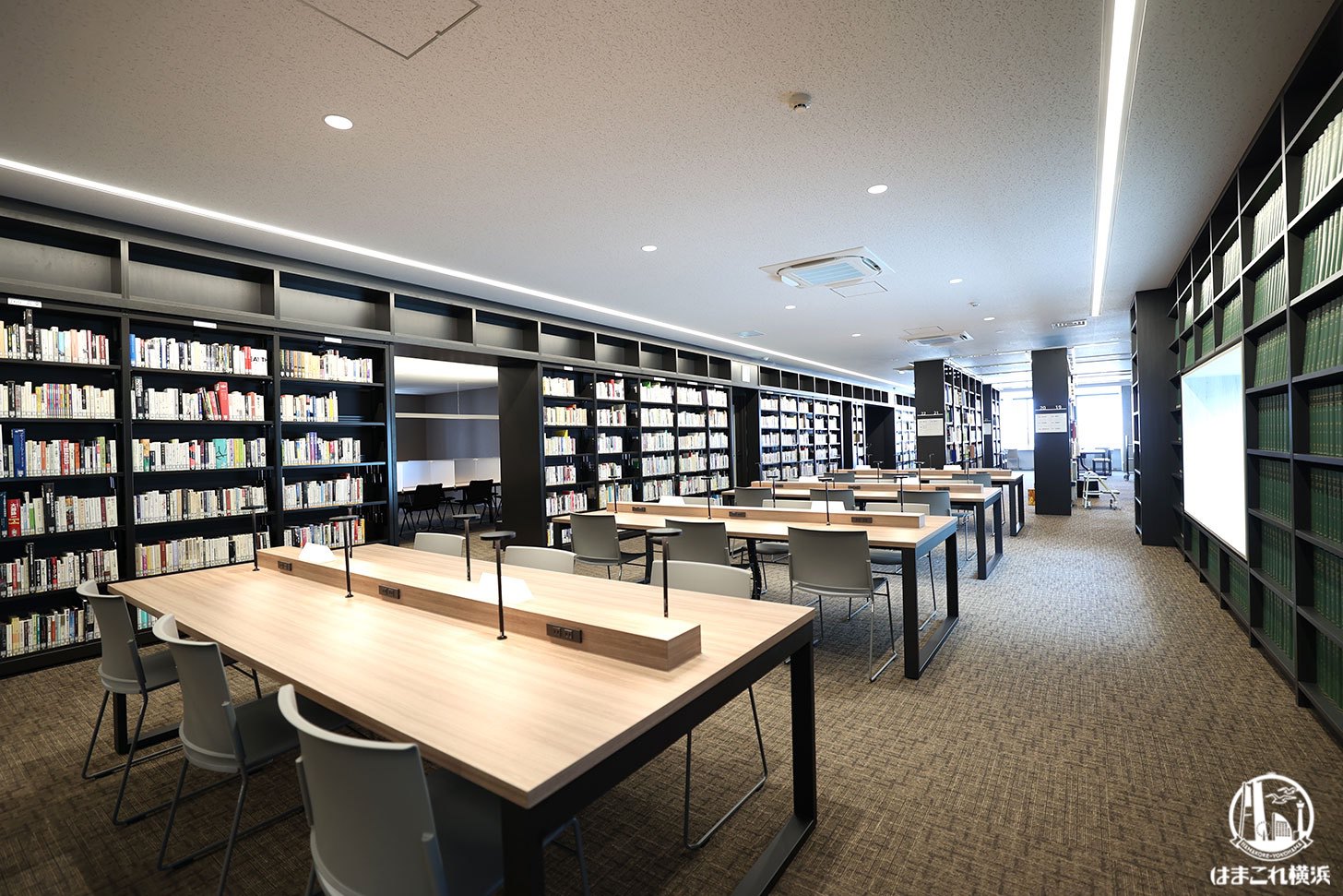 神奈川大学図書館 4階