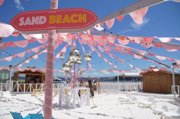 横浜赤レンガ倉庫、2022年夏「レッドブリックビーチ」開催！真っ白な砂浜や世界のグルメ＆スイーツ