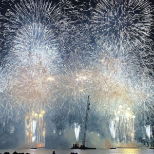 横浜・花火「みなとみらいスマートフェスティバル2022」開催！25分間2万発の花火打ち上げ