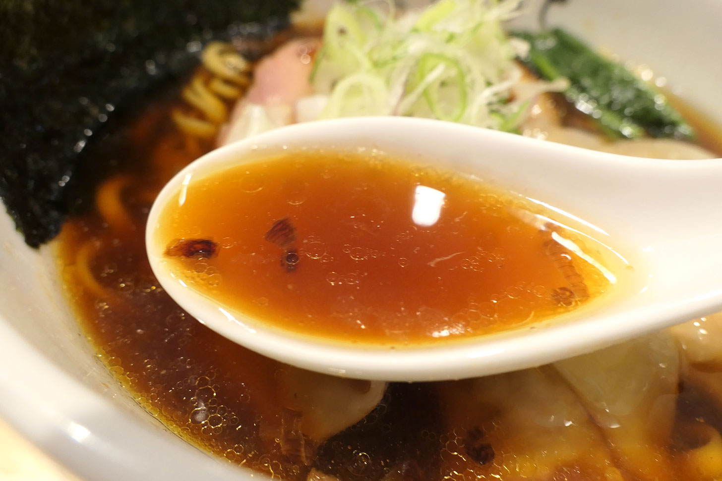 醤油ワンタン麺 醤油スープ