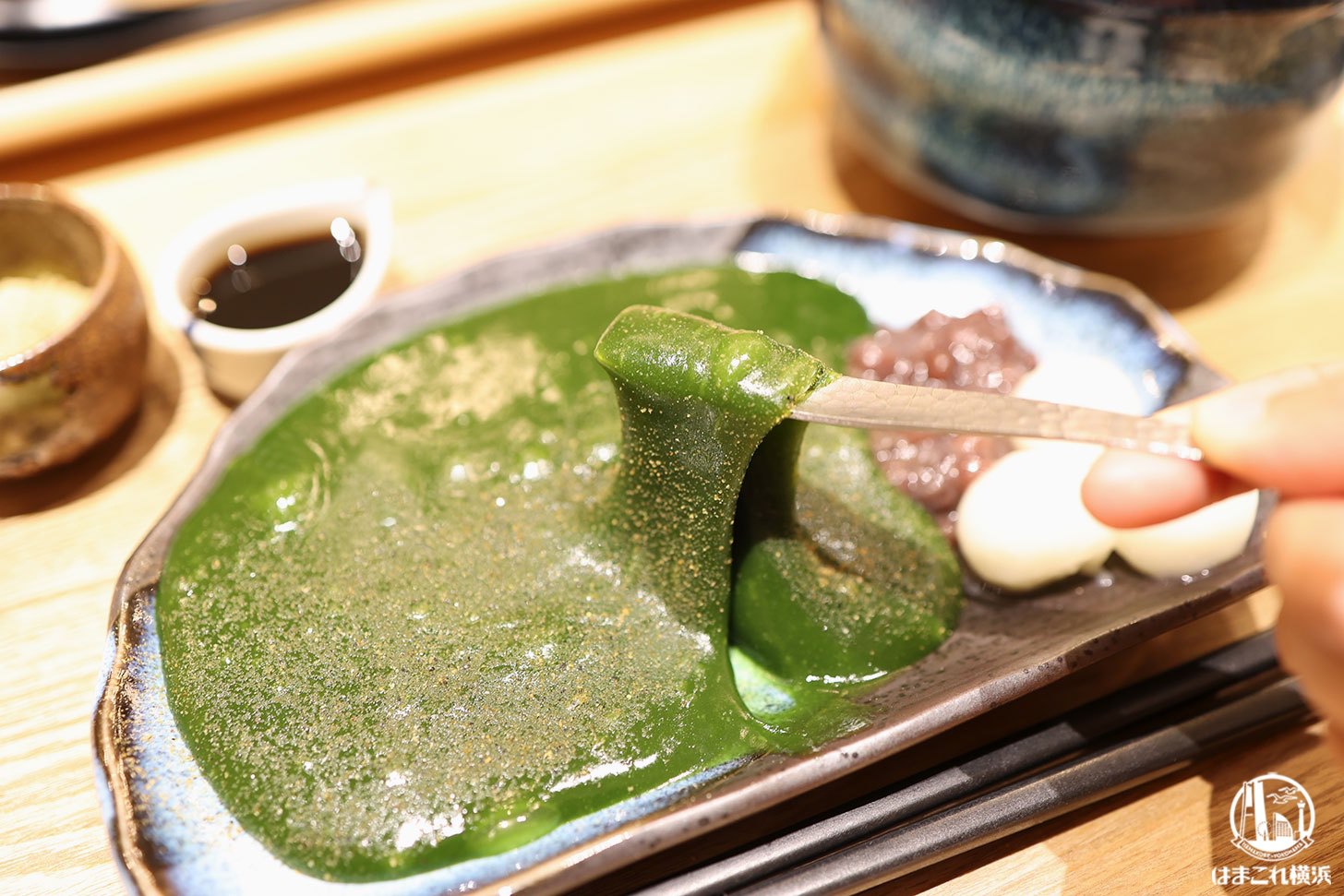 茶寮翠泉の“出来立て温わらび餅”伸びる・伸びる・ぷるもち新食感！横浜駅のシァル横浜