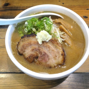 麺匠るい斗の味噌ラーメンは生姜を溶かして味わえる一杯！環ニ沿いのラーメン店・再訪