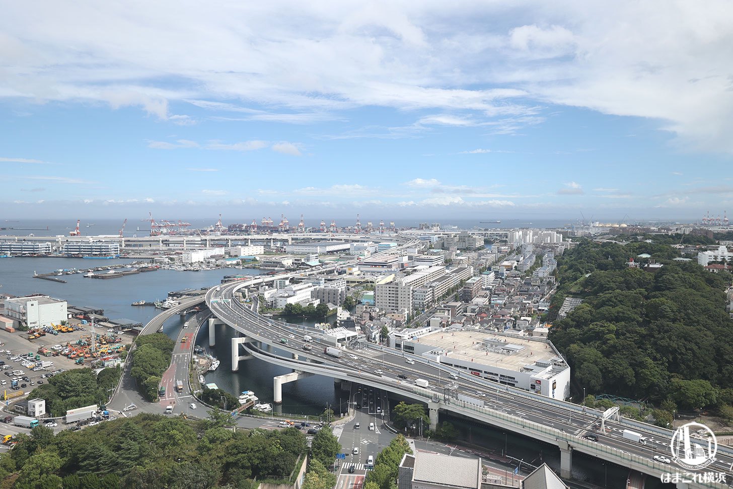 横浜マリンタワー 展望フロアから見た本牧方面
