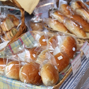 横浜・黄金町のローカルマルシェ「はつこひ市場」開催！パンやコーヒー、スイーツなど集結