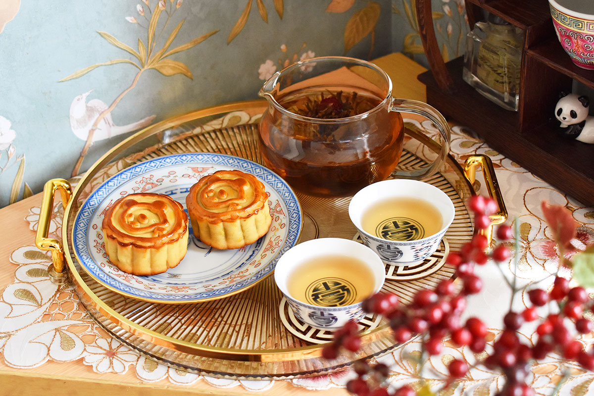 「悟空茶荘」の工芸茶と「ROUROU Cafe」の月餅