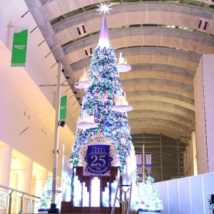 クイーンズスクエア横浜に2022年クリスマスツリー！光と音色のショータイム・イルミネーションも館外に