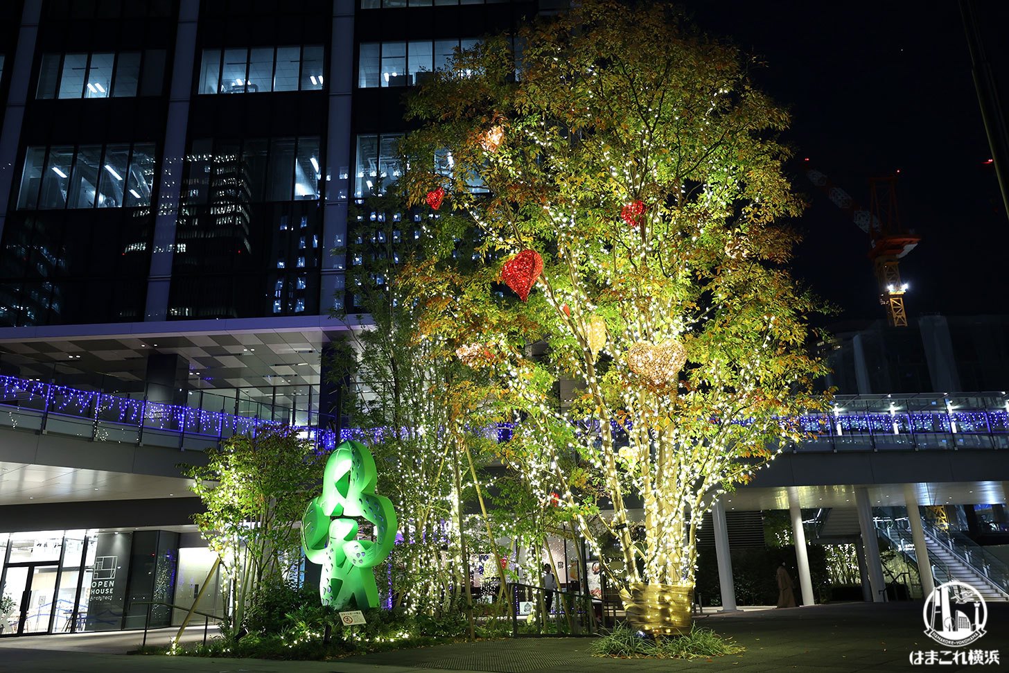 ヨコハマミライト2022「横浜グランゲート」ハートの木