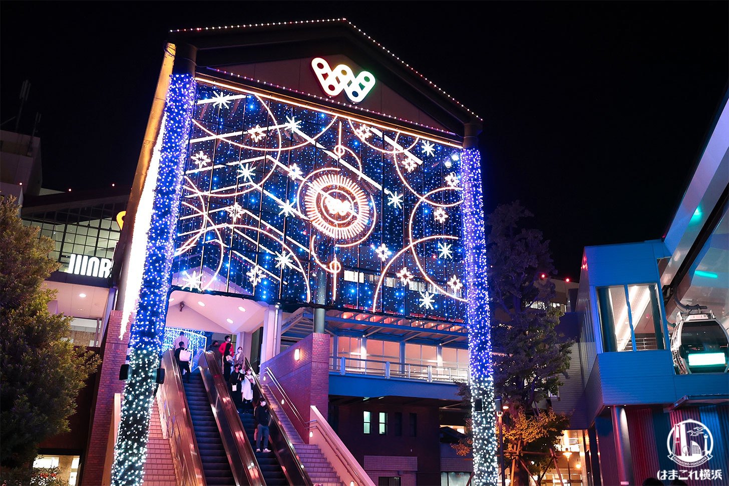 横浜ワールドポーターズ2022年クリスマスはツリーも登場！光と音のイルミネーション演出