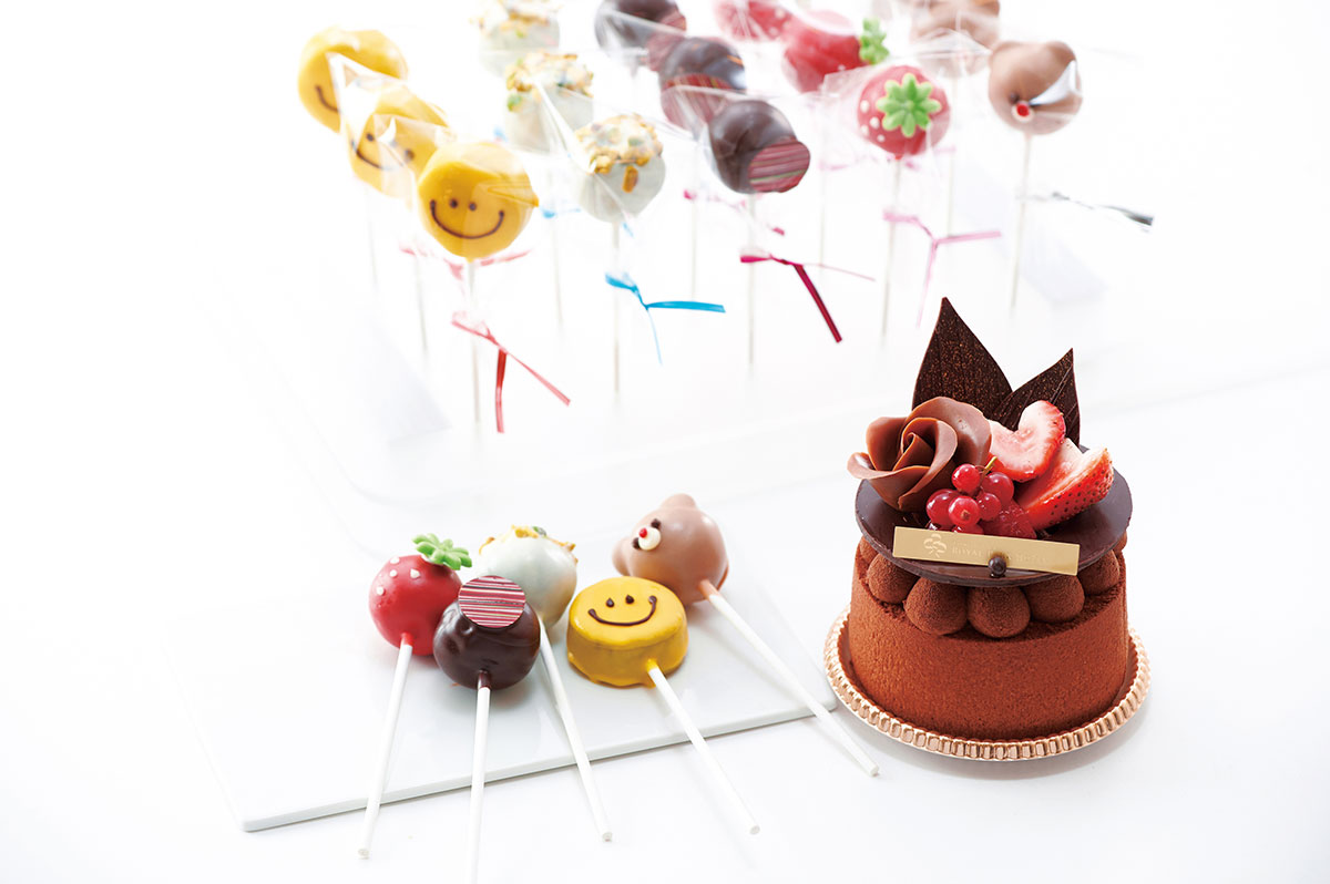 横浜ロイヤルパークホテル2023年バレンタインに5種類のロリポップチョコ＆華やかなケーキ発売！
