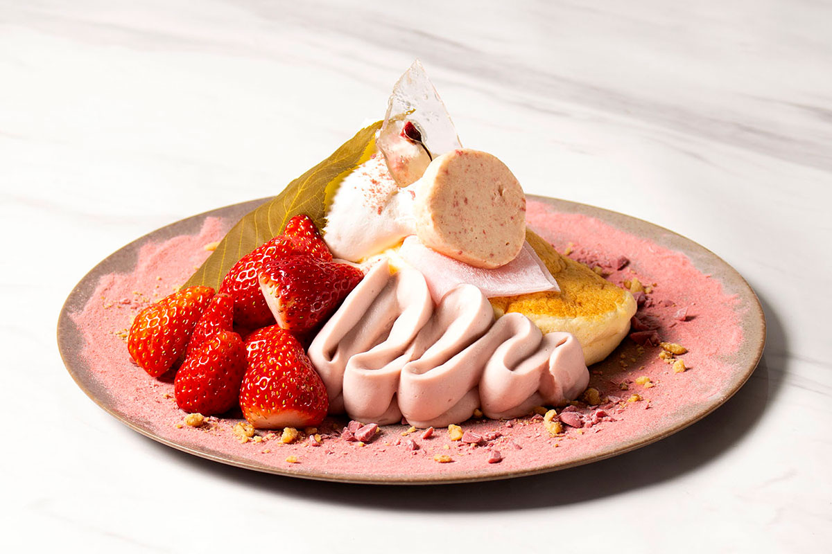 Cherry blossom – strawberry “あまおう”と桜モンブランのパンケーキ