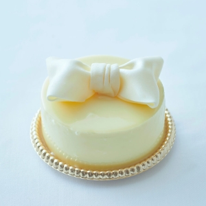 横浜ロイヤルパークホテル「リュバン」ホワイトデースイーツ発売！大きなリボンの爽やかケーキ