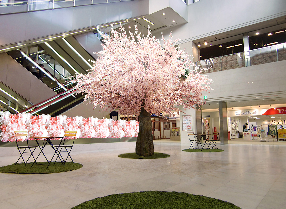 横浜新都市ビル（そごう横浜店）市民フロアに高さ5m“桜の木”登場！お楽しみ自販機やワークショップも