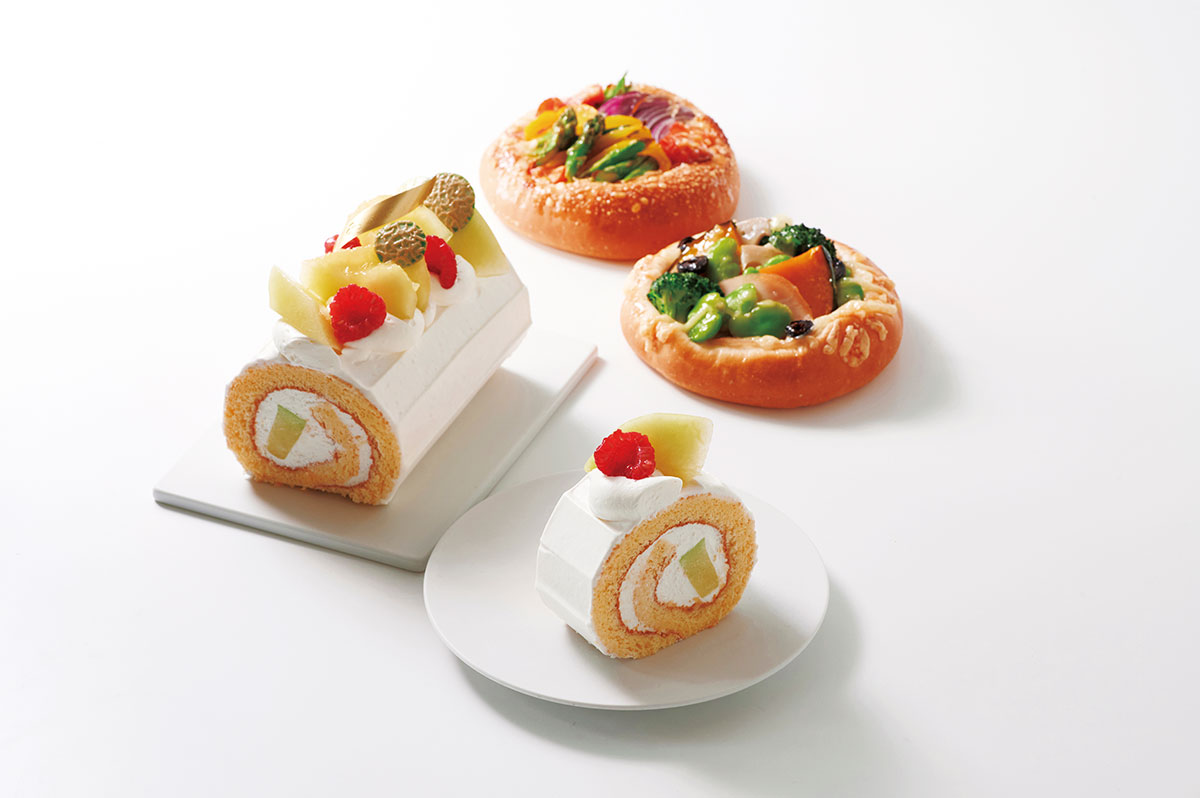 横浜ロイヤルパークホテル、メロンロールケーキやメロンが器のシャンパンカクテル初夏限定で発売！