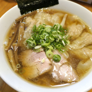 ShiNaChiKu亭（しなちく亭）鶏の旨み凝縮・醤油ワンタン麺が美味！横浜市神奈川区のラーメン店
