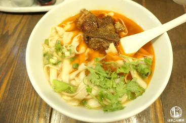 横浜中華街「杜記（トキ）」名物の刀削麺・牛肉麺を並んでお昼に食べてきた！裏路地にある人気店