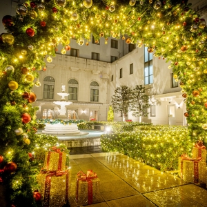 横浜・ホテルニューグランド2023年イルミネーション「光の庭園」開催！館内に2つのクリスマスツリー