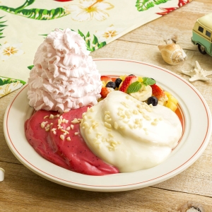 エッグスンシングスから新年祝う“紅白”パンケーキ登場！苺×マカダミアナッツの特別な一皿