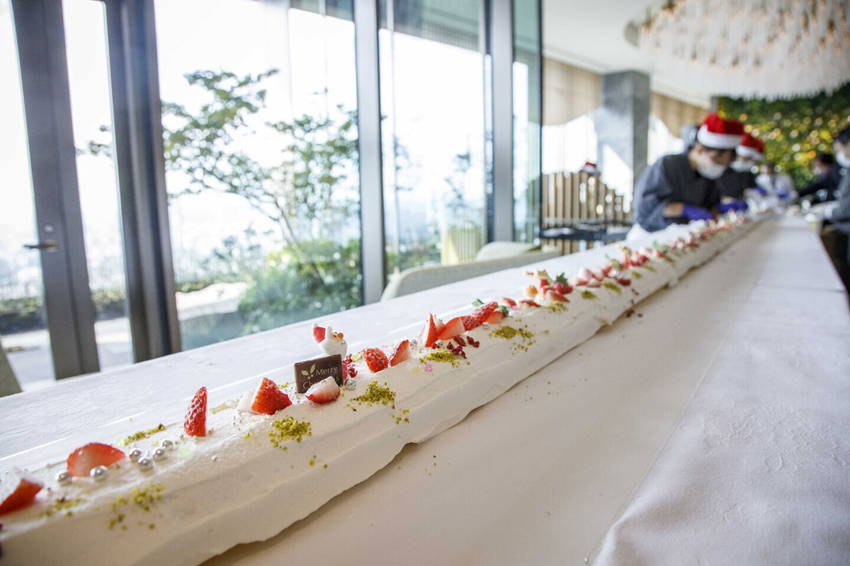 ウェスティンホテル横浜、12月16日に全長13メートルのロールケーキを無料配布！