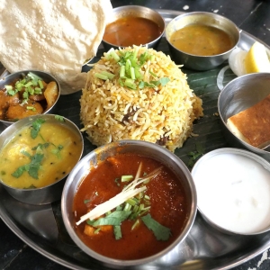 南インド料理店「ボーディセナ」で週末ランチが至福に！横浜・馬車道で味わう本格ミールス