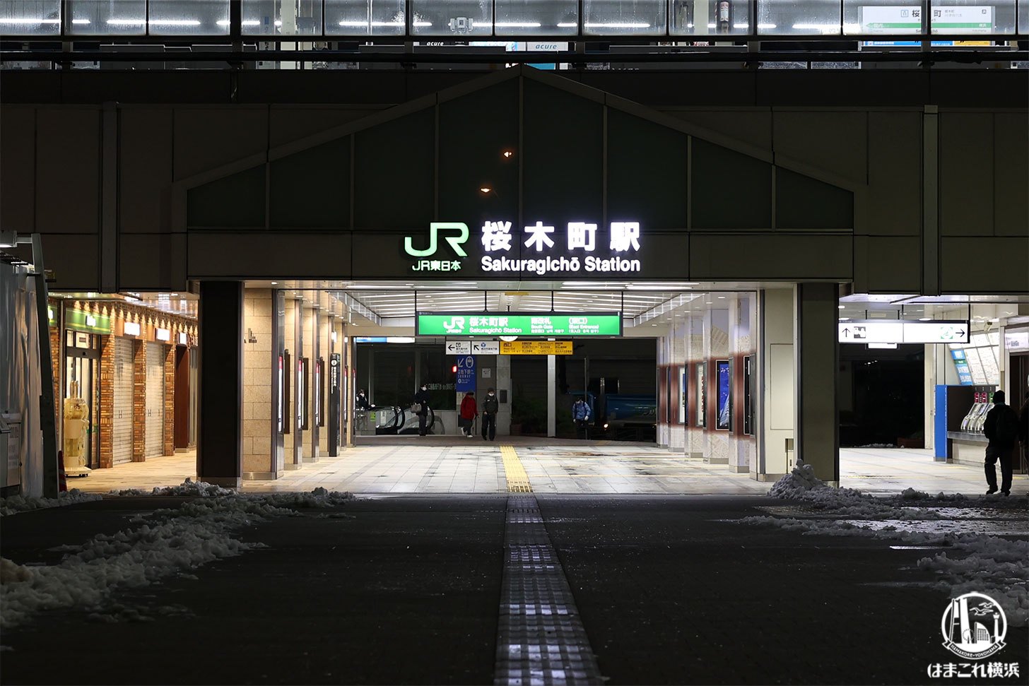 夜が明ける前の桜木町駅