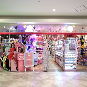 神奈川初「キラキラドンキ」横浜ワールドポーターズ店に行ってきた！通常ドンキと全然違う空間と商品