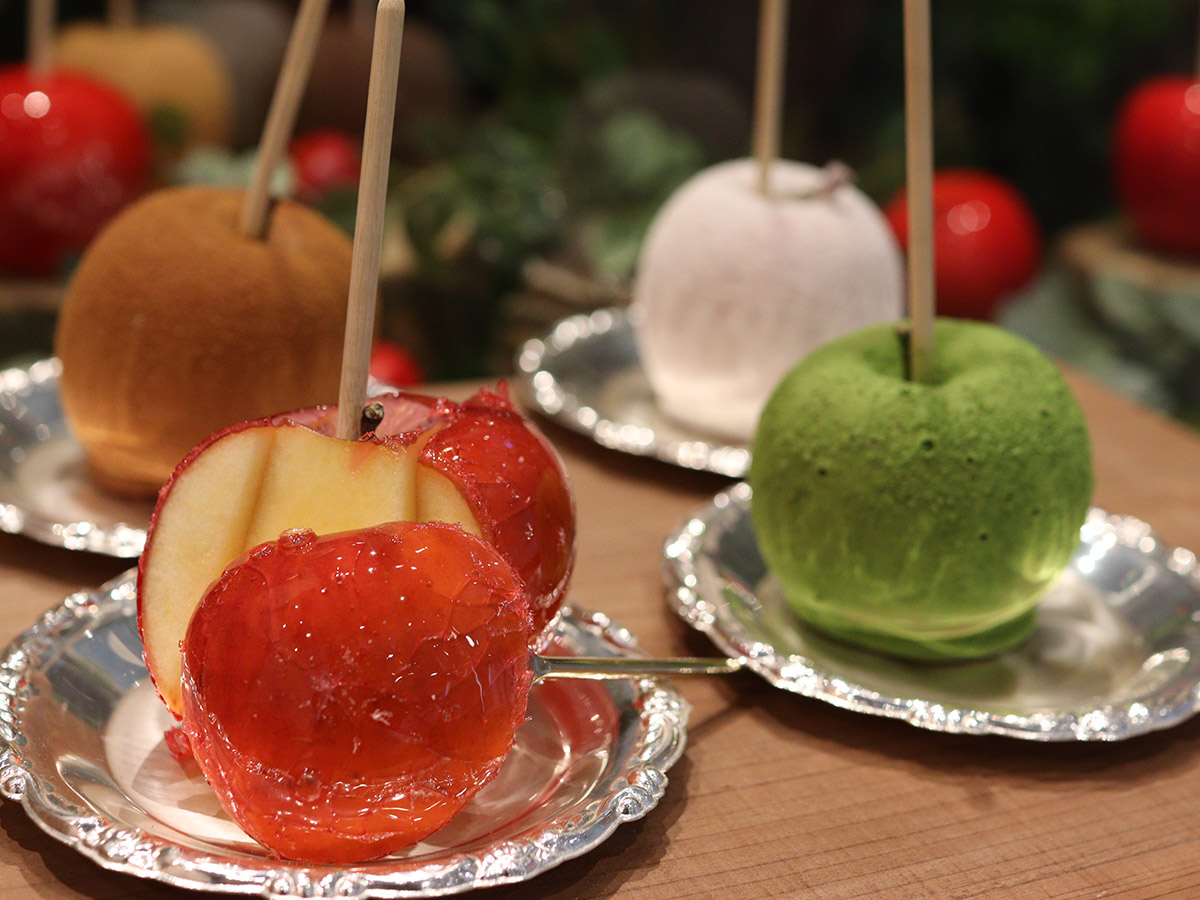 りんご飴専門店「代官山Candyapple」サクマドロップスとコラボした2種のりんご飴発売！