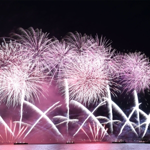 横浜花火「みなとみらいスマートフェスティバル2024」8月5日に開催！25分間2万発の打ち上げ花火